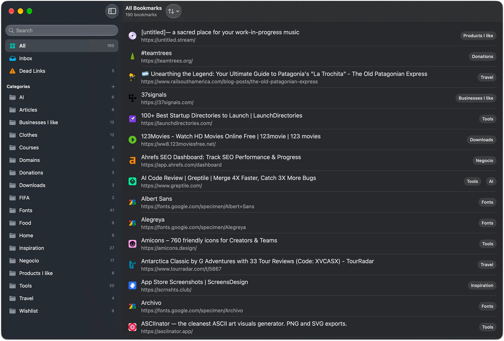 The Tejuelo window in Dark Mode: 190 bookmarks, a sidebar of categories, five dead links waiting to be dealt with